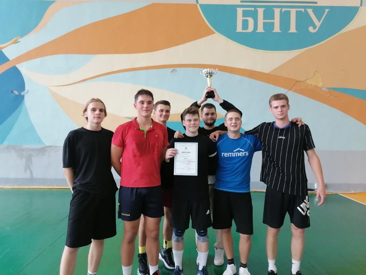 Соревнования по волейболу среди мужчин за звание чемпиона в Кубке первого курса